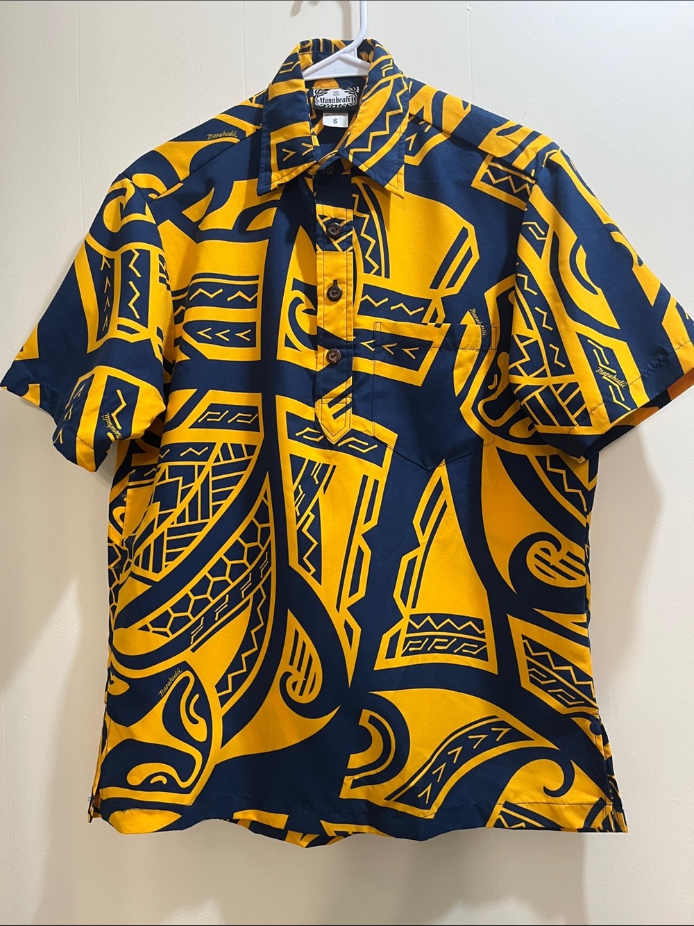 Manuheali’i Men’s (S) in good like new condition